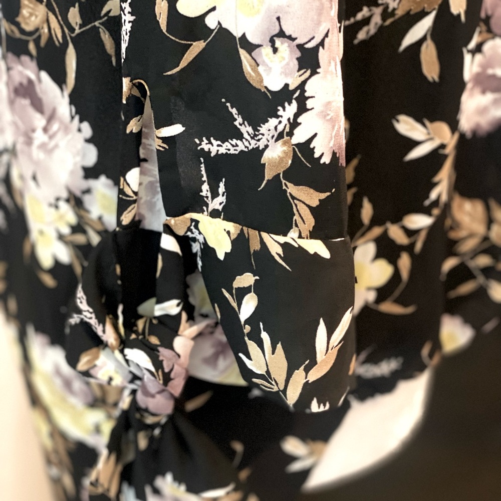 Floral print surplice blouse - Picture 4 of 5